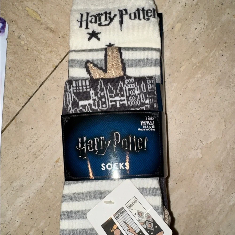 WB Harry Potter Pair of 3 Socks, 2 Peds & Foot Peel Mask